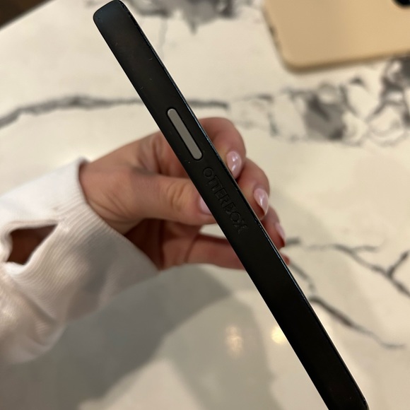 Symmetry otter box iPhone 12 & 12 pro max - Picture 5 of 5